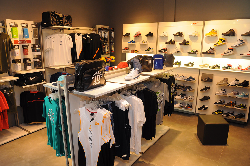 nike store phoenix lower parel